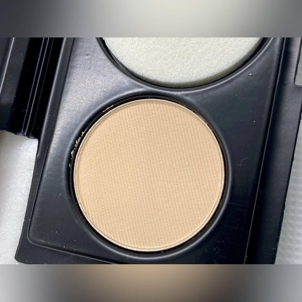 🎀 NC20 Studio Fix Foundation - Picture 5 of 10